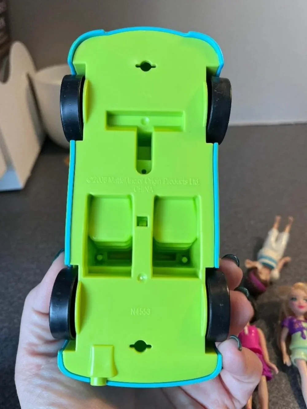Vintage Polly Pocket Teal Convertible Car Lot with Dolls Clothes Shoes More - Picture 7 of 7